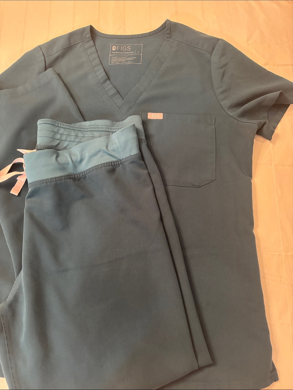 Figs Teal Medical Scrub Set - V-Neck Top and Drawstring PantsS/M